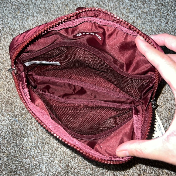 NWT Lululemon Everywhere Belt Bag Large “Red Merlot” - Picture 5 of 11